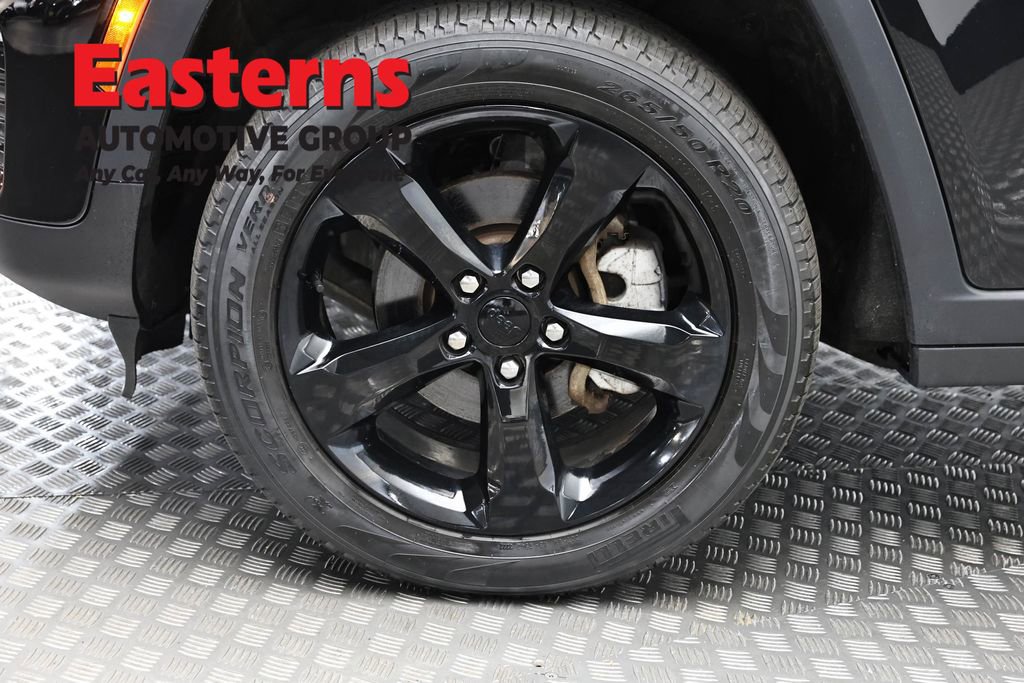Used 2023 Jeep Grand Cherokee Limited w/ Black Appearance Package AWD/4WD image 33