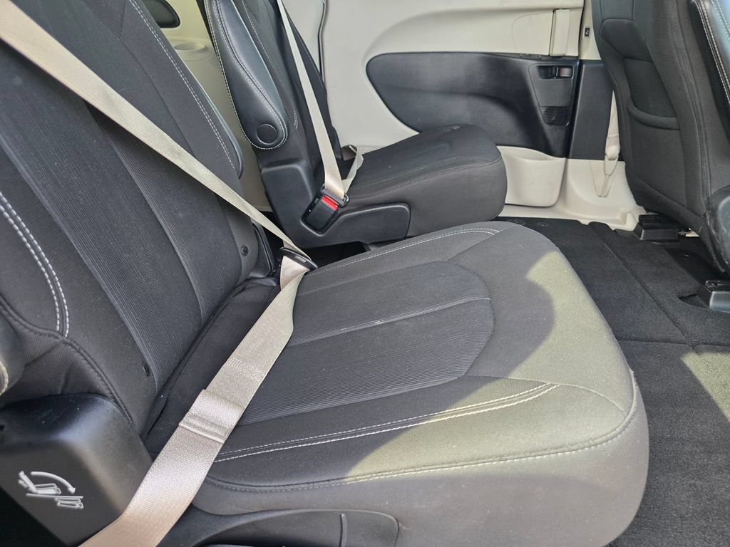 Used 2023 Chrysler Voyager LX FWD image 17