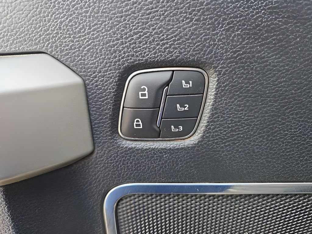 Used 2021 Ford F250 Lariat w/ Lariat Ultimate Package image 15