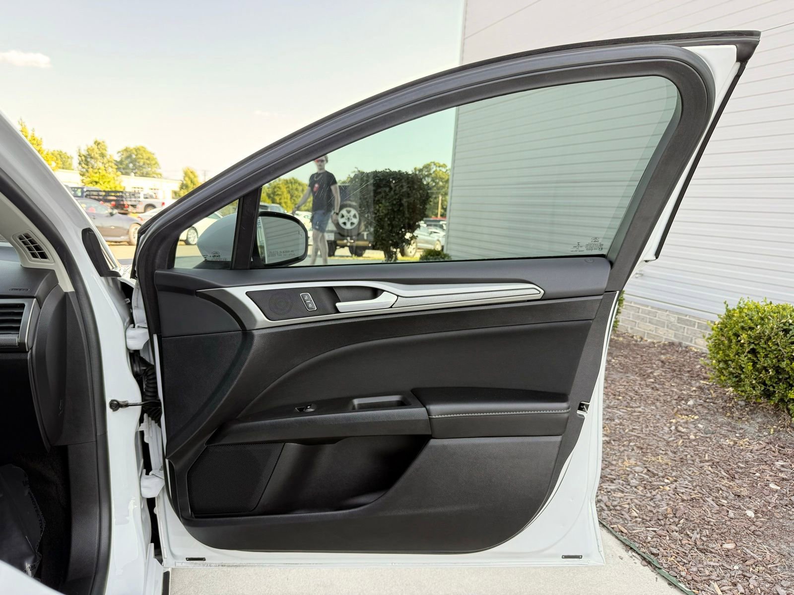 Used 2020 Ford Fusion SE FWD image 20