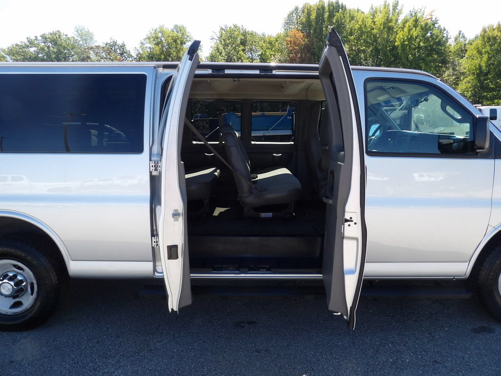 Used 2017 Chevrolet Express 3500 LT w/ LT Preferred Equipment Group RWD image 25