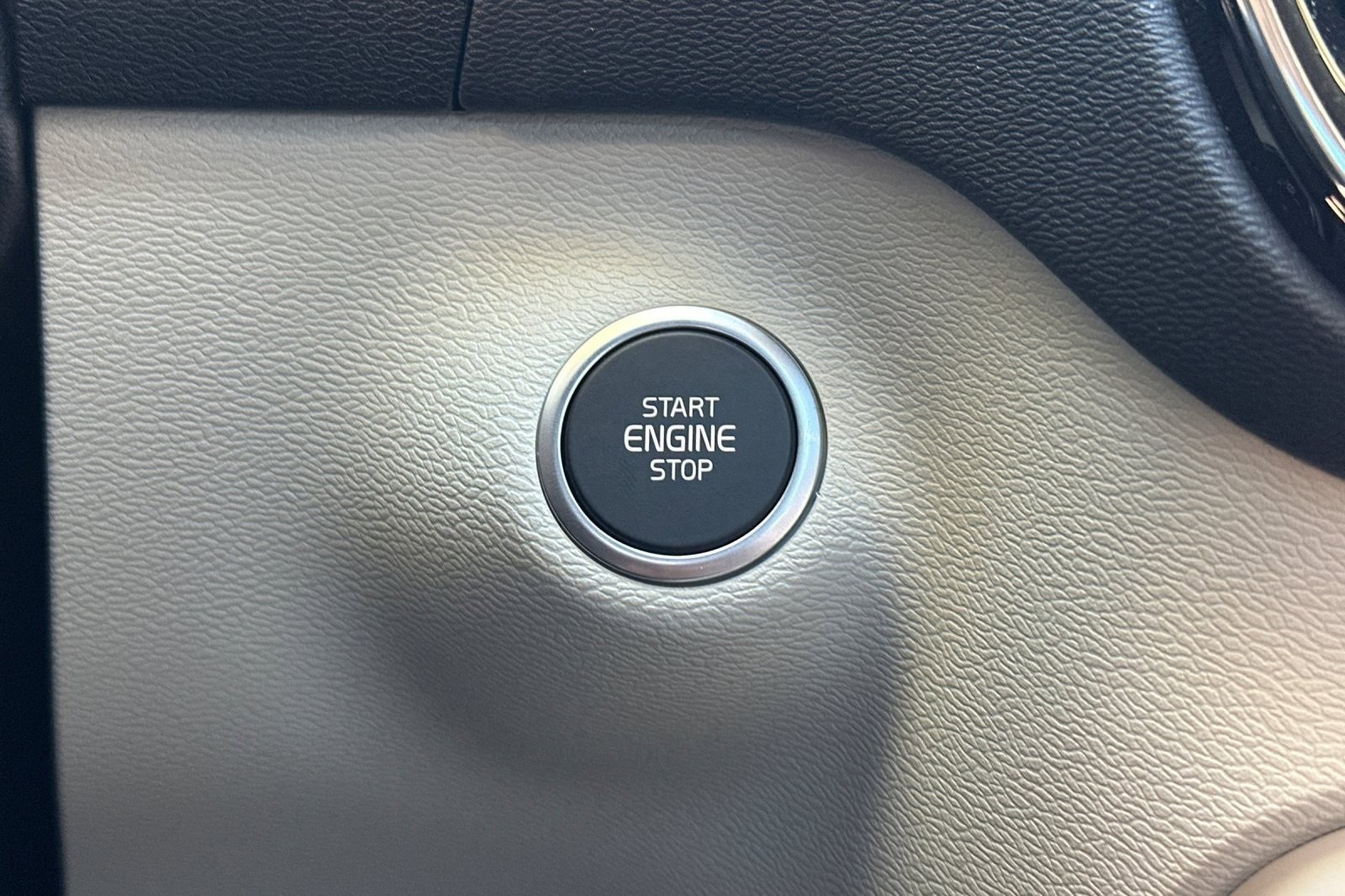 New 2026 Volvo XC40 B5 Ultra w/ Climate Package image 24
