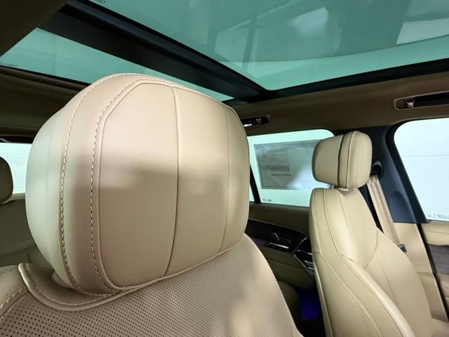 New 2025 Land Rover Range Rover SE image 34
