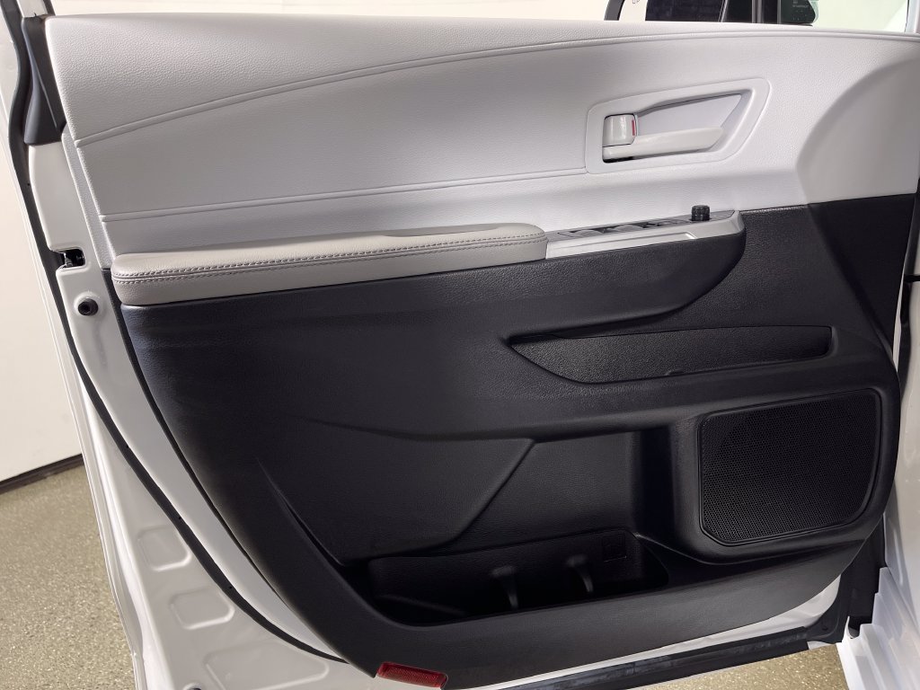 Certified 2026 Toyota Sienna LE FWD image 17