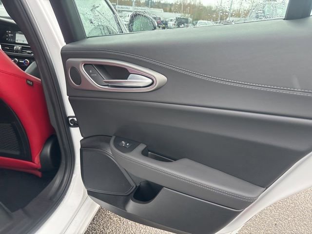 Used 2024 Alfa Romeo Giulia Veloce image 15