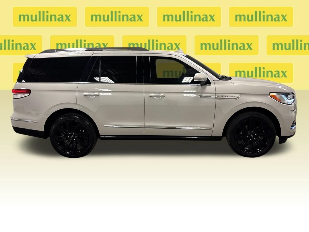 Used 2022 Lincoln Navigator Reserve AWD/4WD image 23