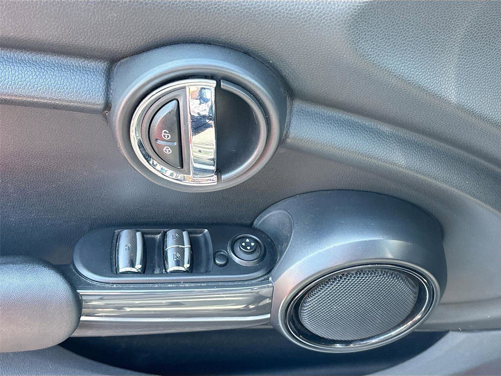 Used 2019 MINI Cooper Convertible image 17