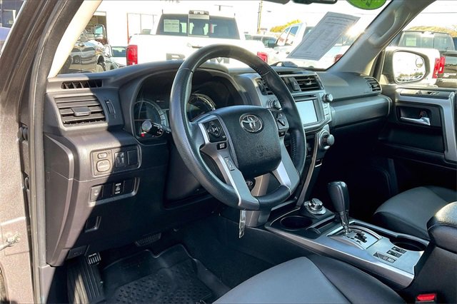 Used 2018 Toyota 4Runner SR5 Premium image 13