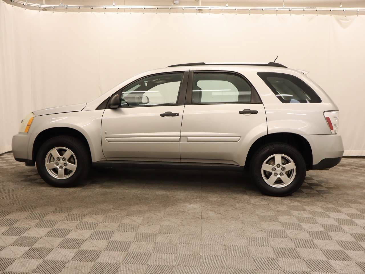 Used 2007 Chevrolet Equinox LS FWD image 2
