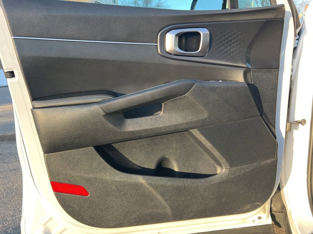 Used 2023 Kia Sorento LX image 10