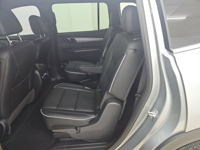 Used 2025 Buick Enclave Preferred image 5