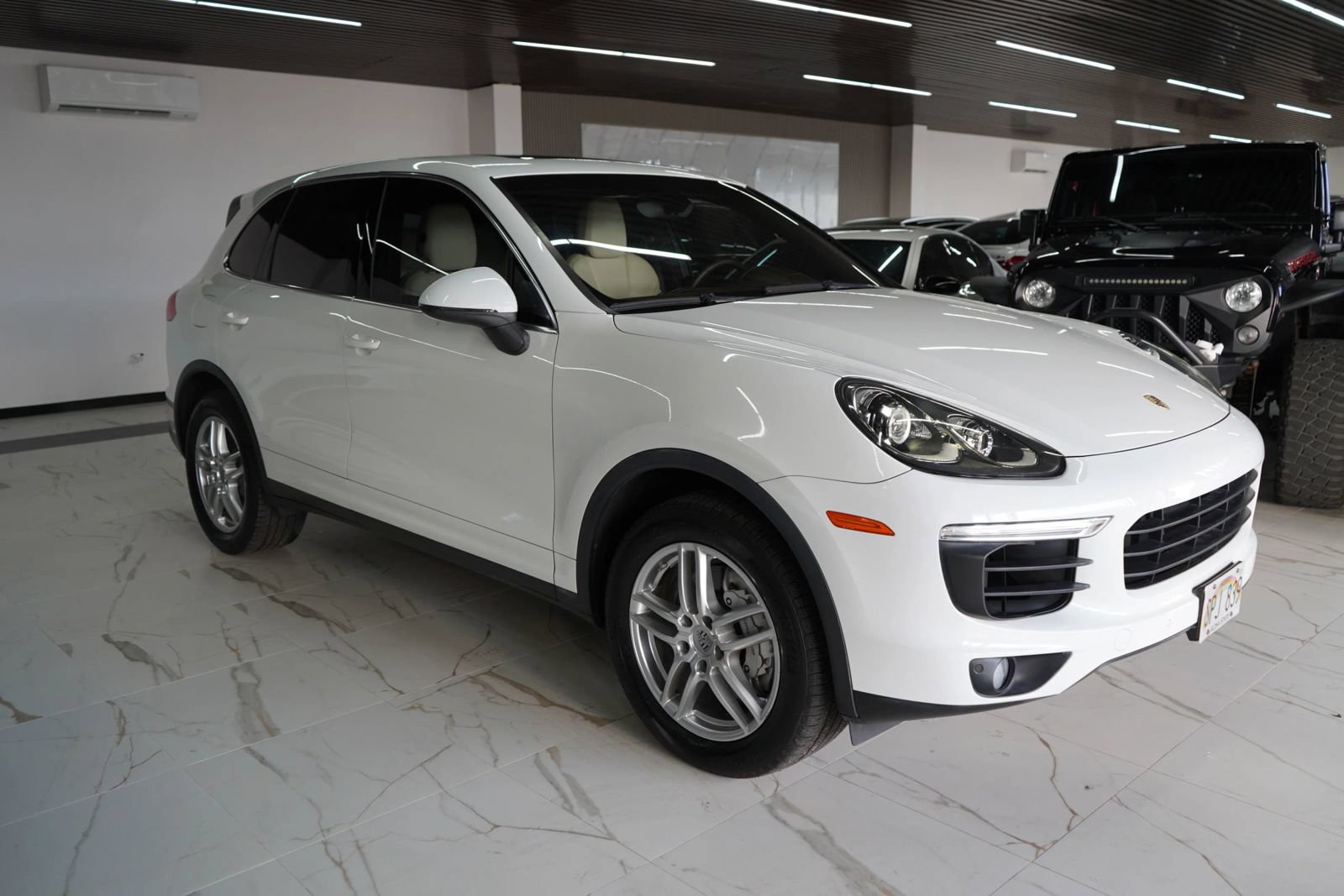 Used 2015 Porsche Cayenne S AWD/4WD image 3