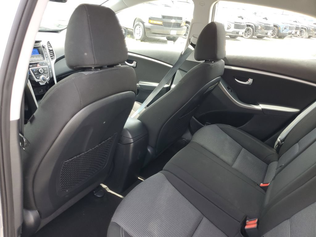 Used 2017 Hyundai Elantra GT FWD image 10