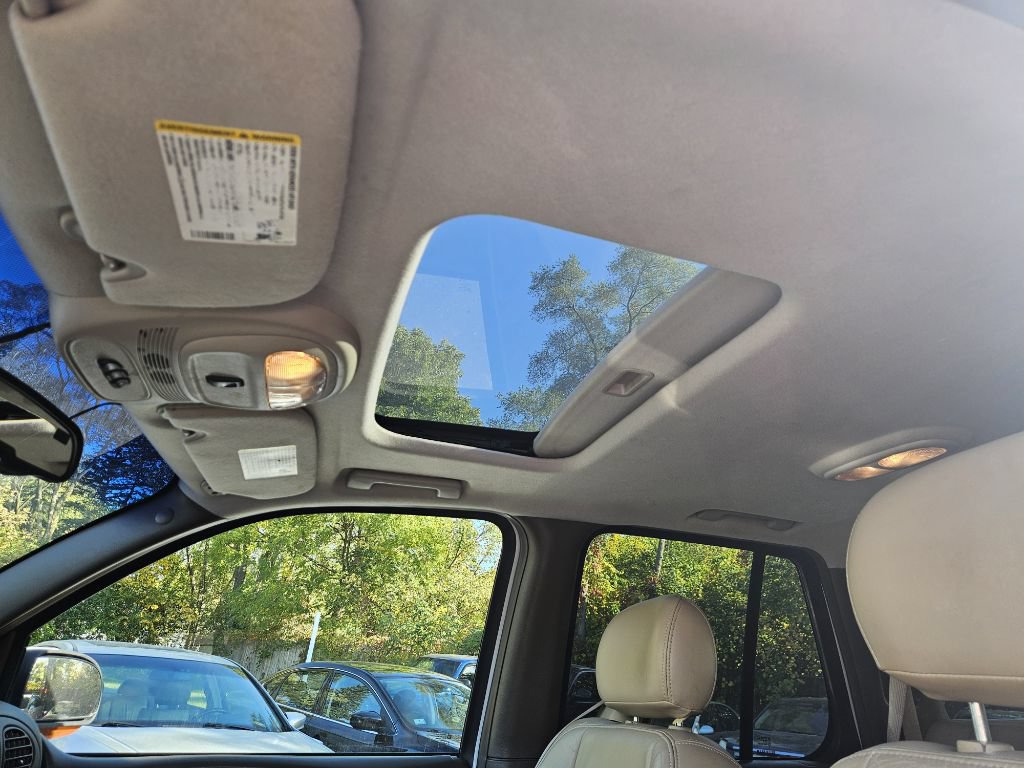 Used 2005 Buick Rainier CXL AWD/4WD image 12