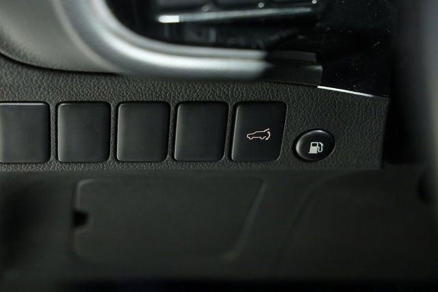 Used 2018 Mitsubishi Outlander SEL image 25