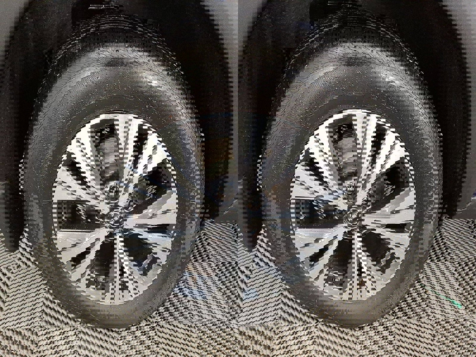 Used 2022 Nissan Rogue SV w/ SV Premium Package image 27