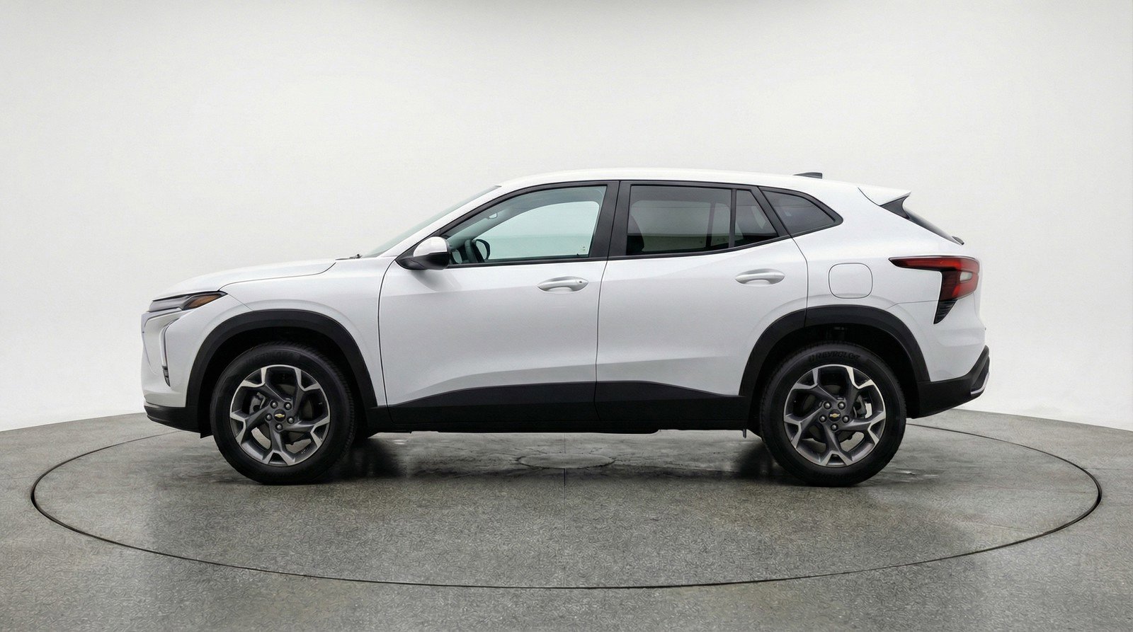 Used 2025 Chevrolet Trax LT w/ LT Convenience Package FWD image 5