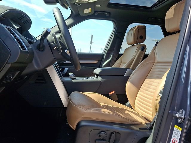 Used 2024 Land Rover Discovery Dynamic SE image 13