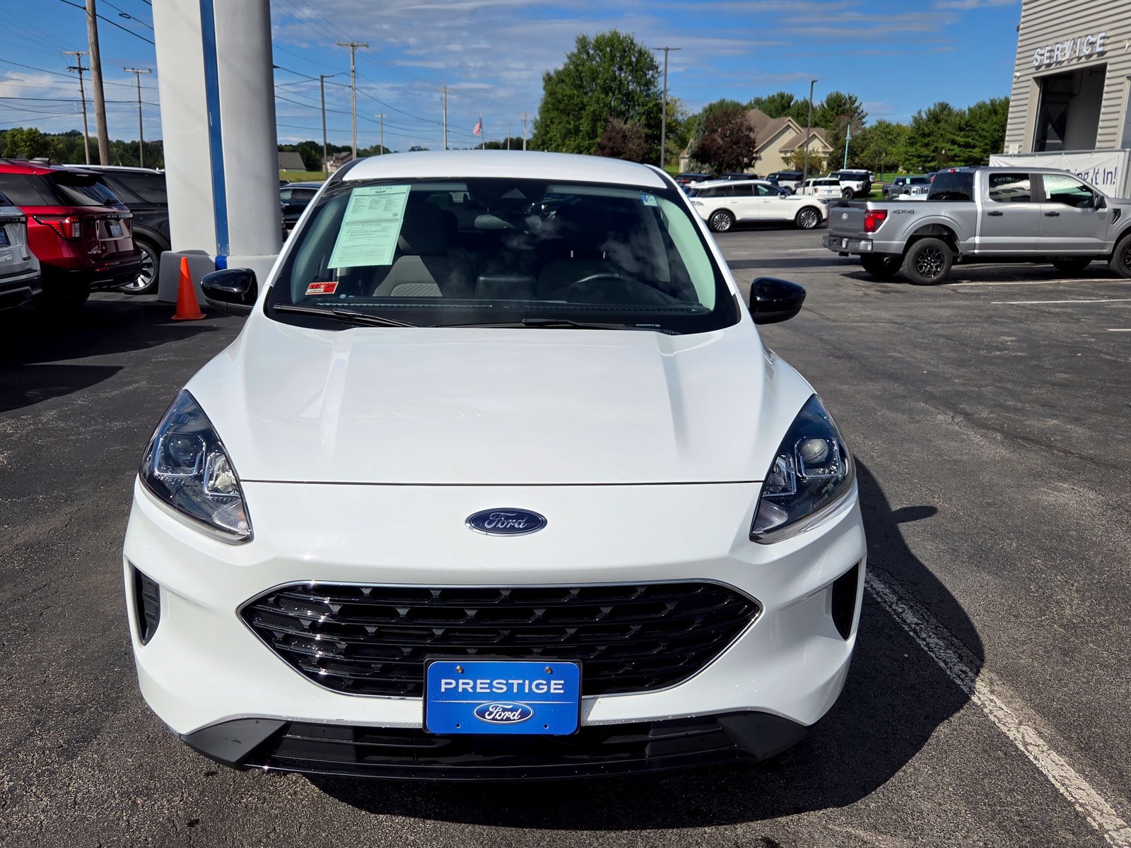 Used 2022 Ford Escape SE w/ SE Sport Appearance Package AWD/4WD image 9