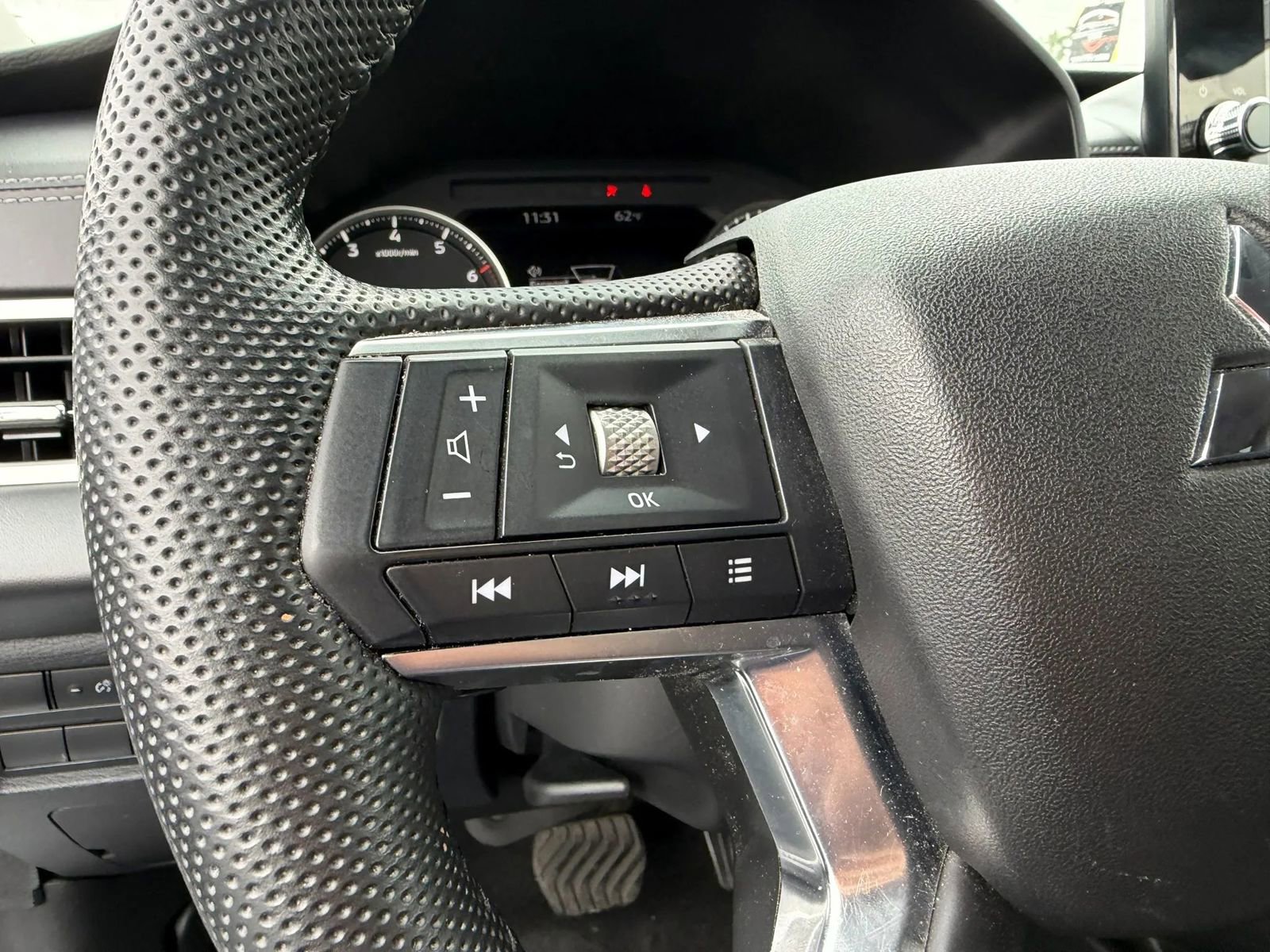 Used 2023 Mitsubishi Outlander ES image 18