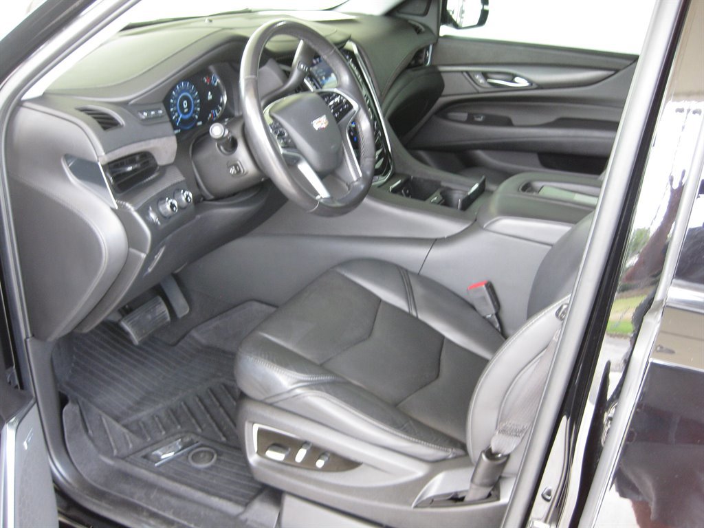 Used 2019 Cadillac Escalade Premium Luxury w/ Escalade Sport Edition image 11
