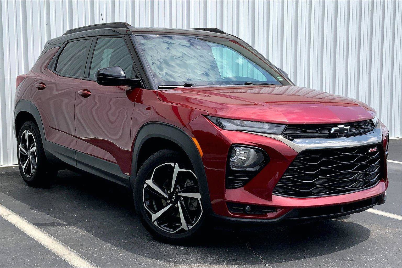 Used 2022 Chevrolet TrailBlazer RS w/ Technology Package FWD image 2