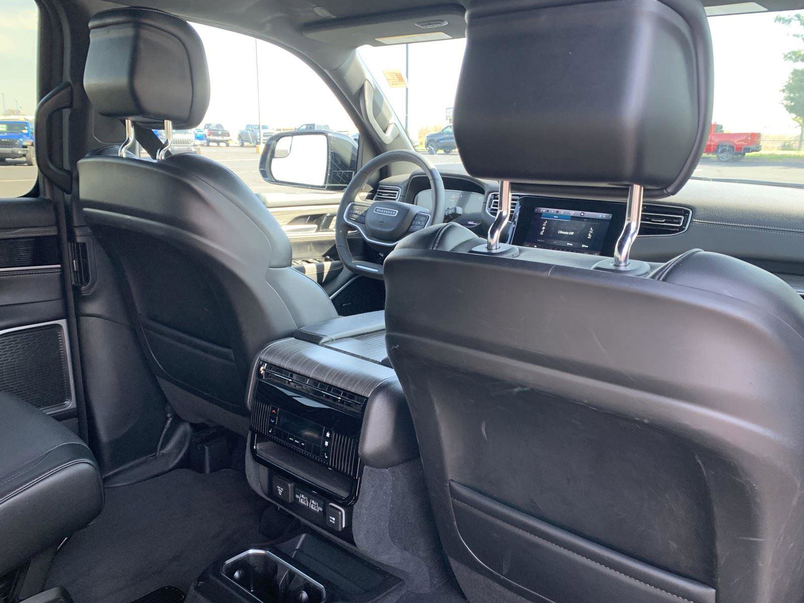 Used 2024 Jeep Wagoneer Series III image 15