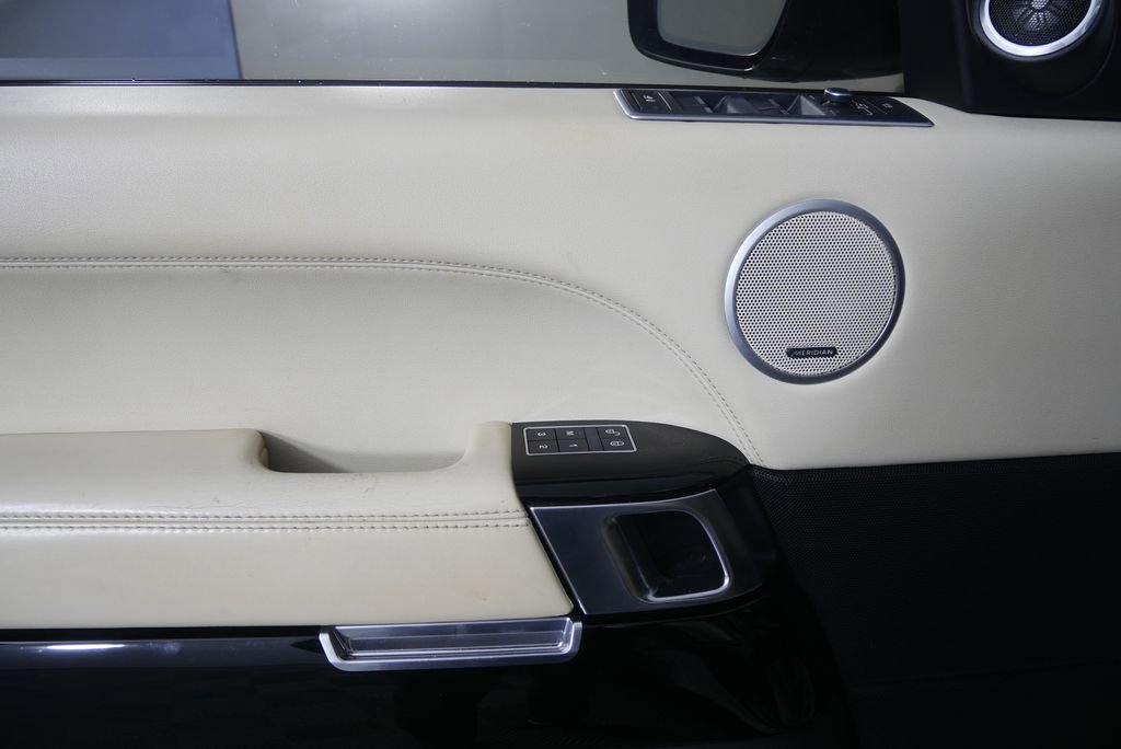 Used 2016 Land Rover Range Rover Supercharged image 8