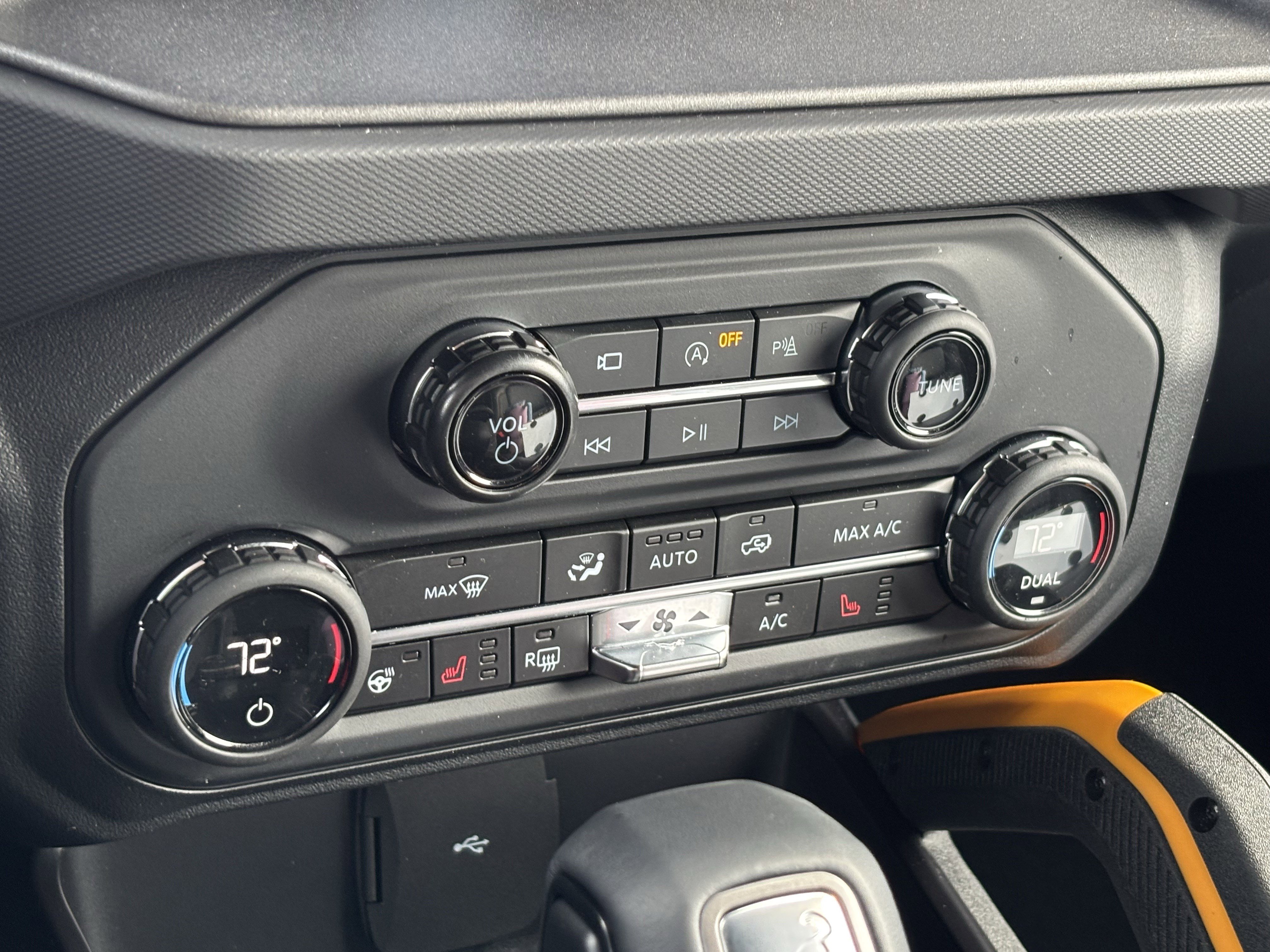 Used 2024 Ford Bronco Badlands image 29