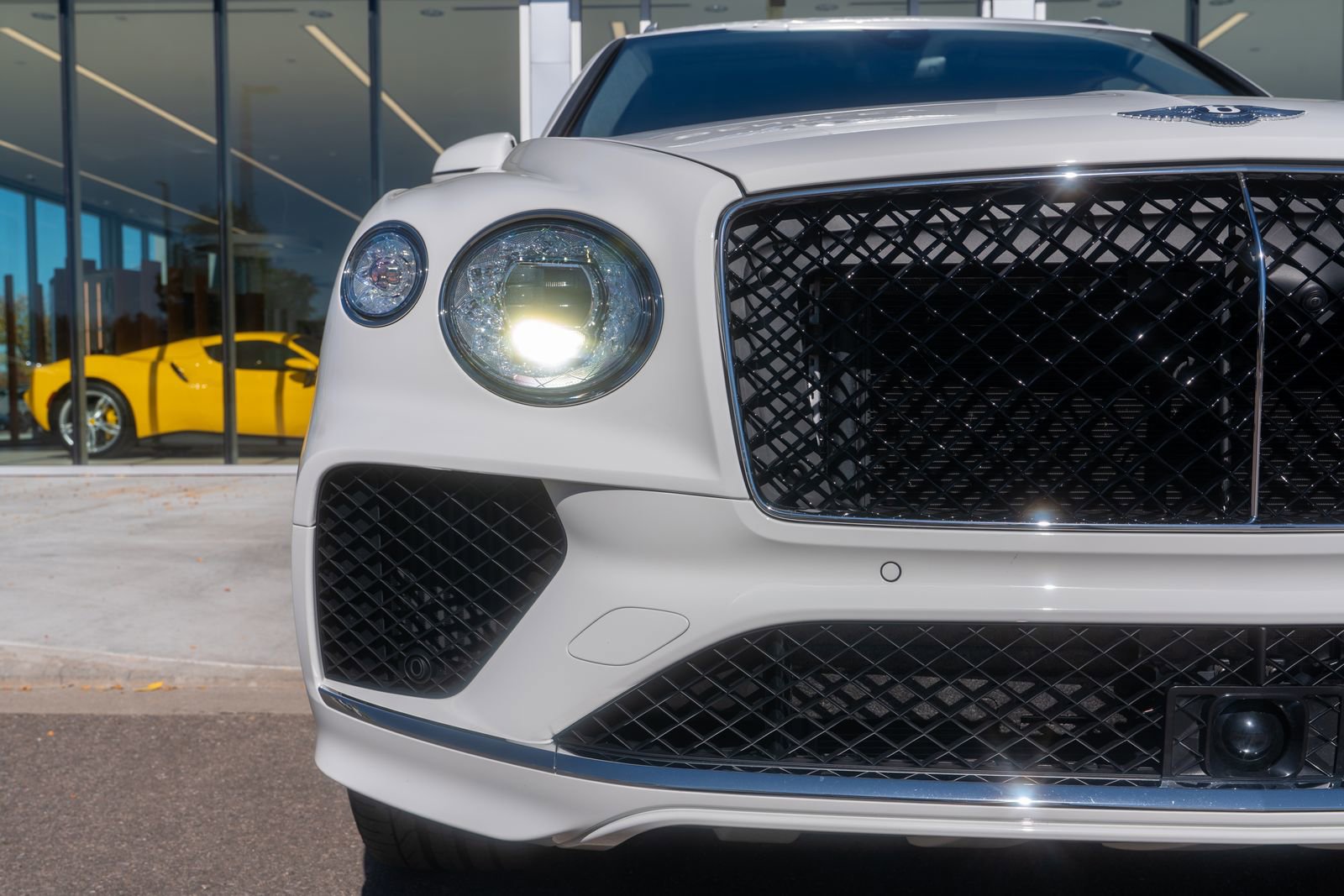 Used 2025 Bentley Bentayga image 4
