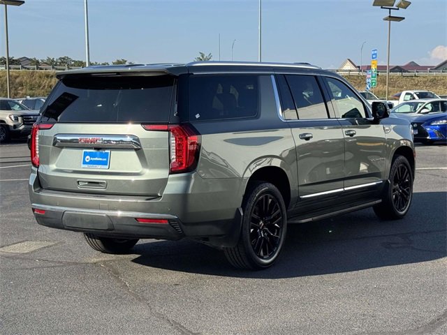 Used 2023 GMC Yukon XL SLT w/ SLT Luxury Package image 2