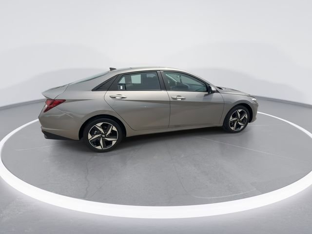 Certified 2023 Hyundai Elantra SEL w/ Convenience Package FWD image 9