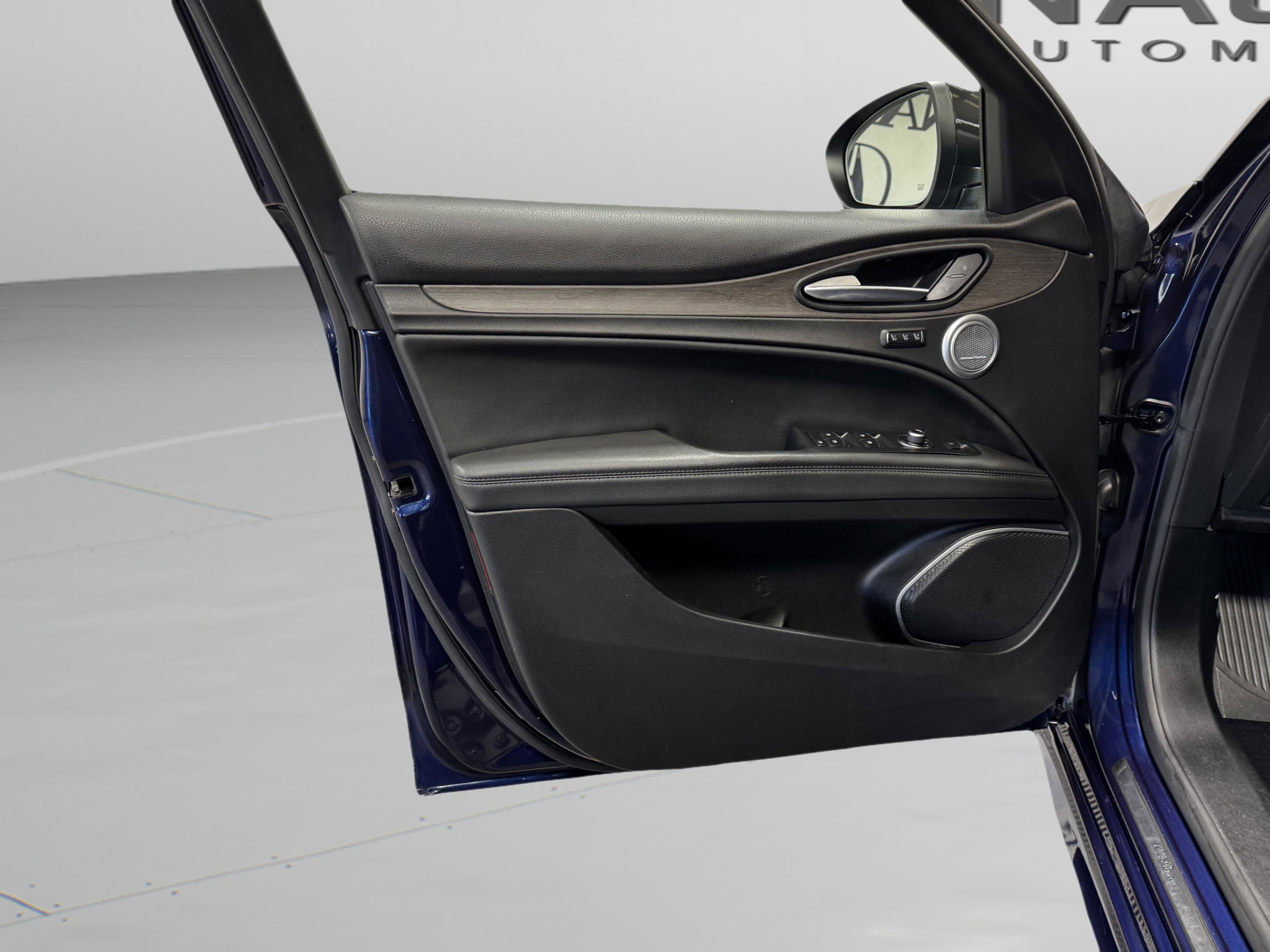 Used 2020 Alfa Romeo Stelvio Ti w/ Nero Edizione image 13