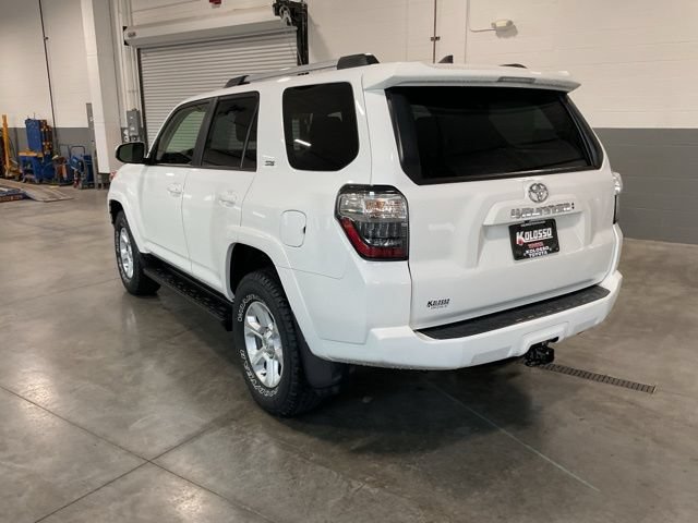 Used 2022 Toyota 4Runner SR5 AWD/4WD image 4