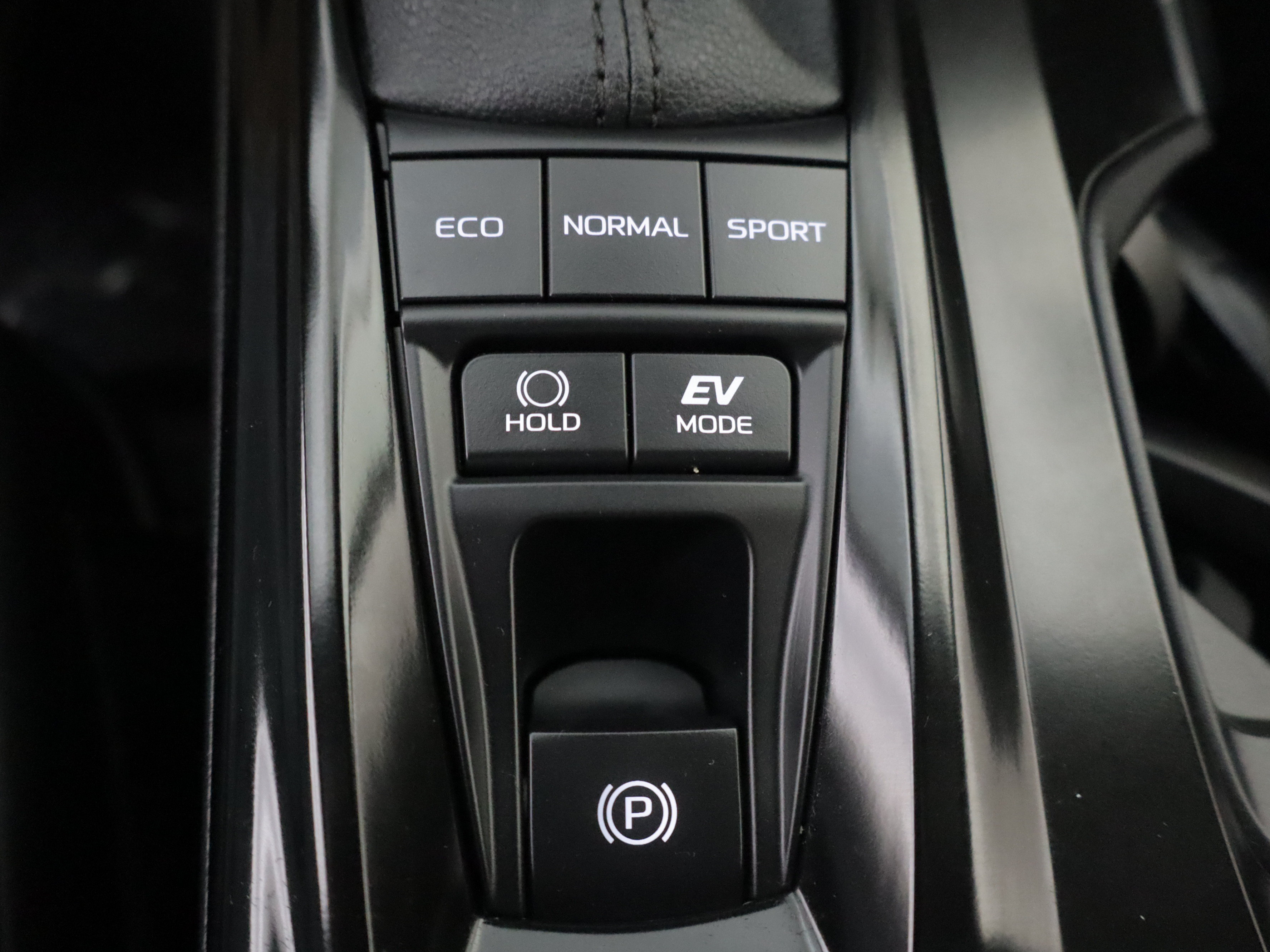 Used 2025 Toyota Camry SE w/ Convenience Package FWD image 17