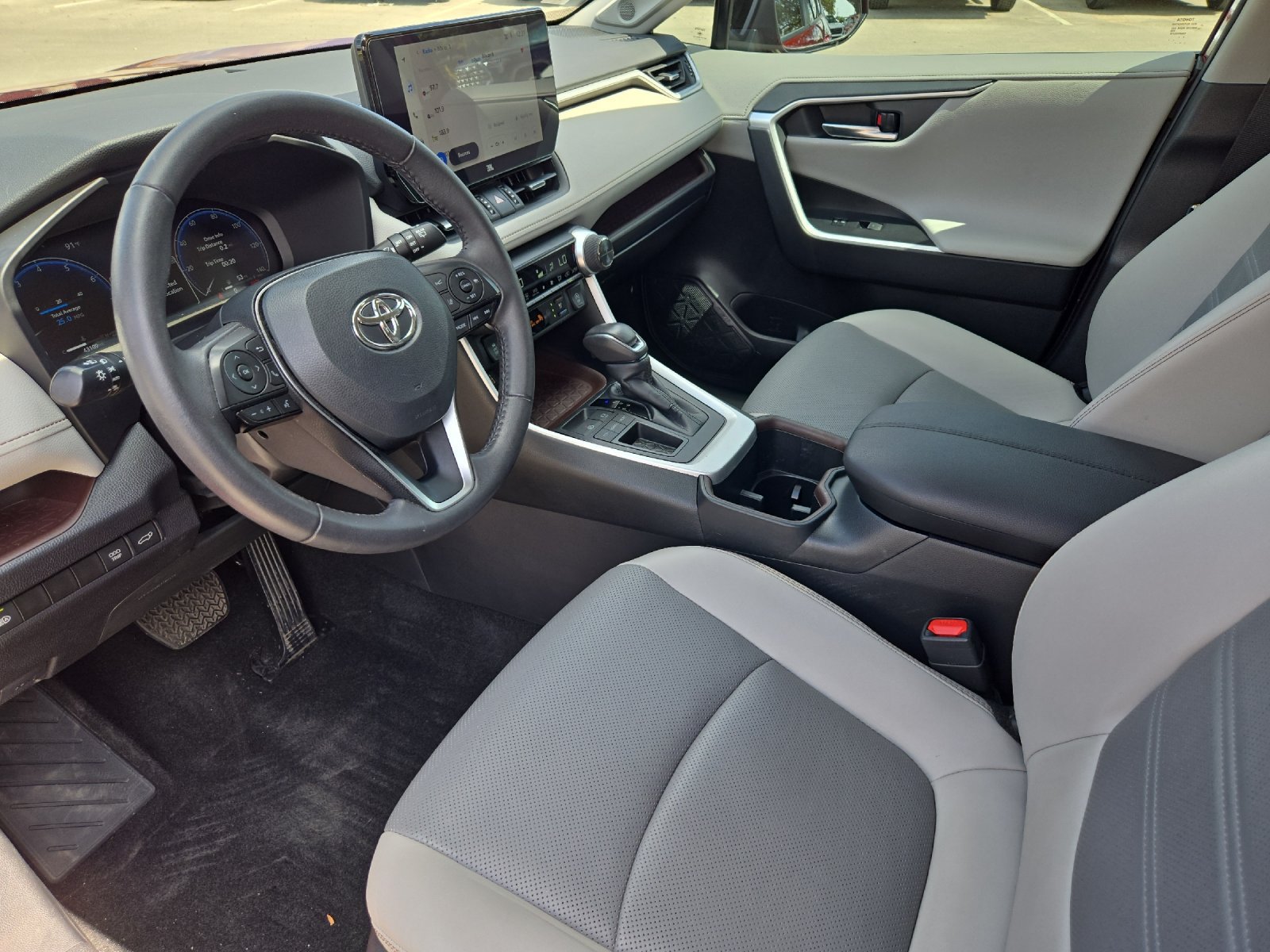 Used 2024 Toyota RAV4 Limited FWD image 9