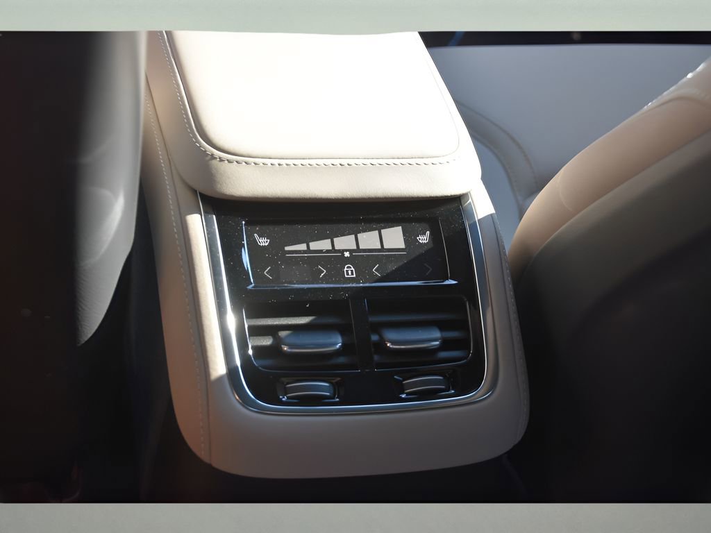 New 2026 Volvo XC90 B6 Plus w/ Protection Package Premier image 17