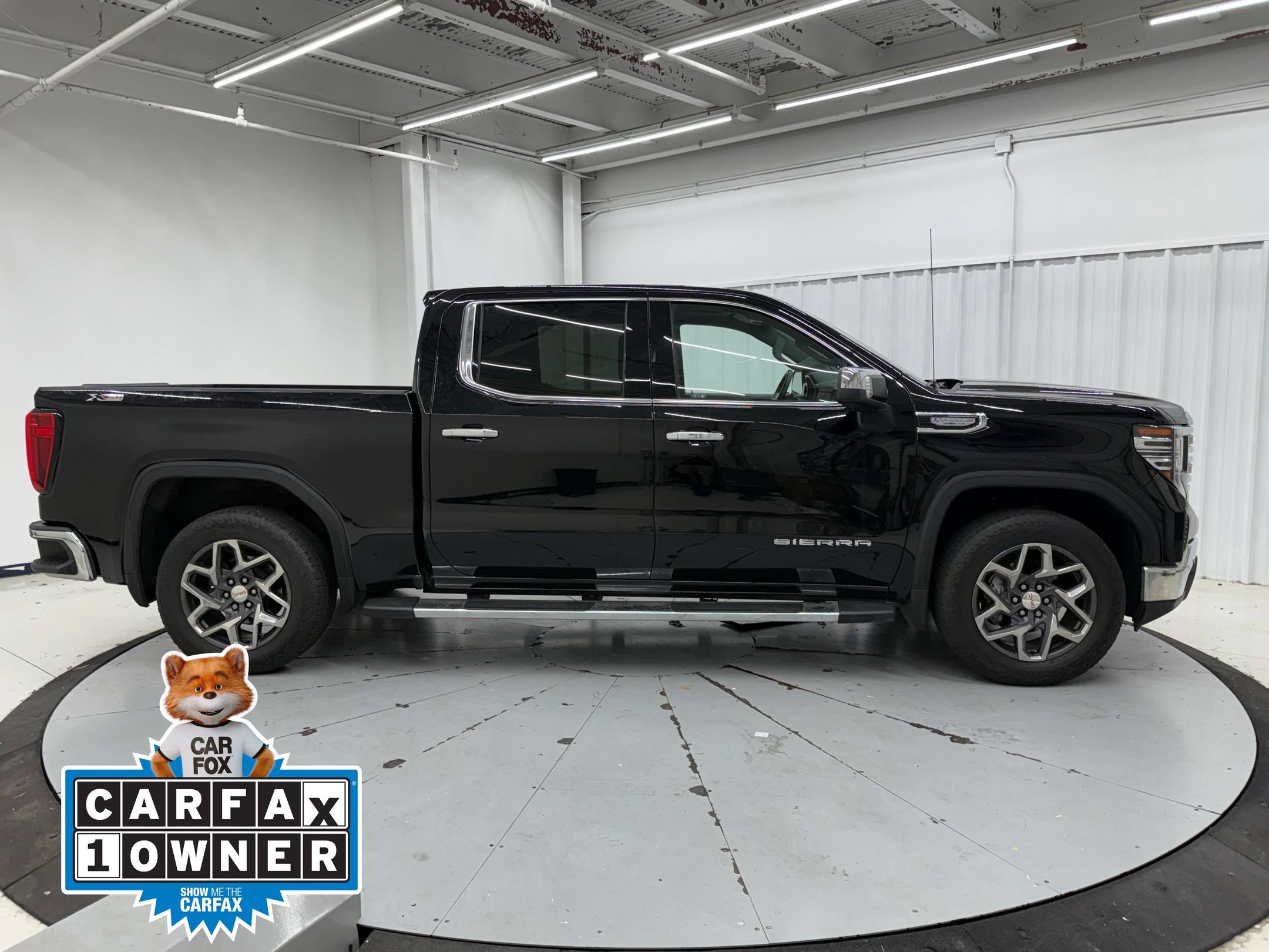 Used 2022 GMC Sierra 1500 SLT AWD/4WD image 2