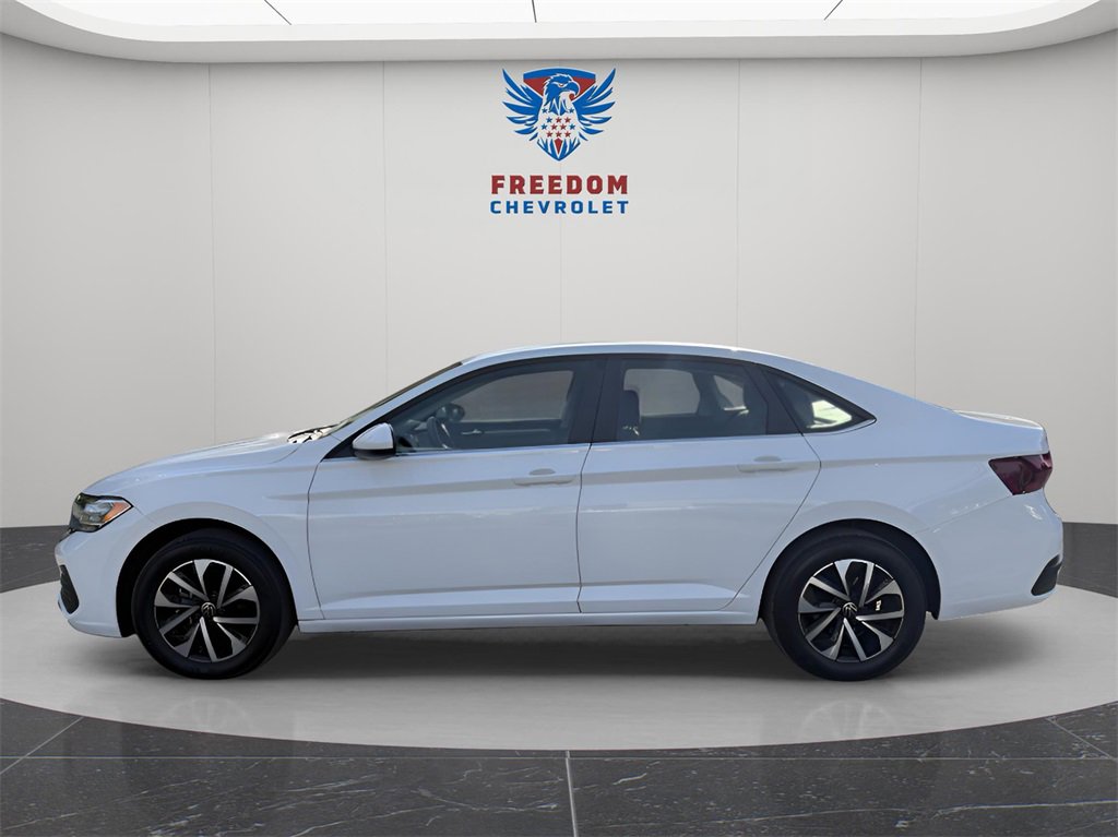Used 2024 Volkswagen Jetta S image 2