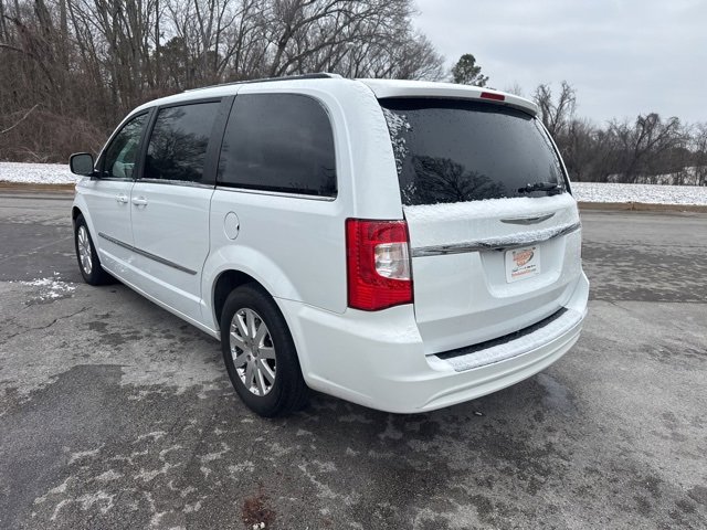 Used 2016 Chrysler Town & Country Touring image 5