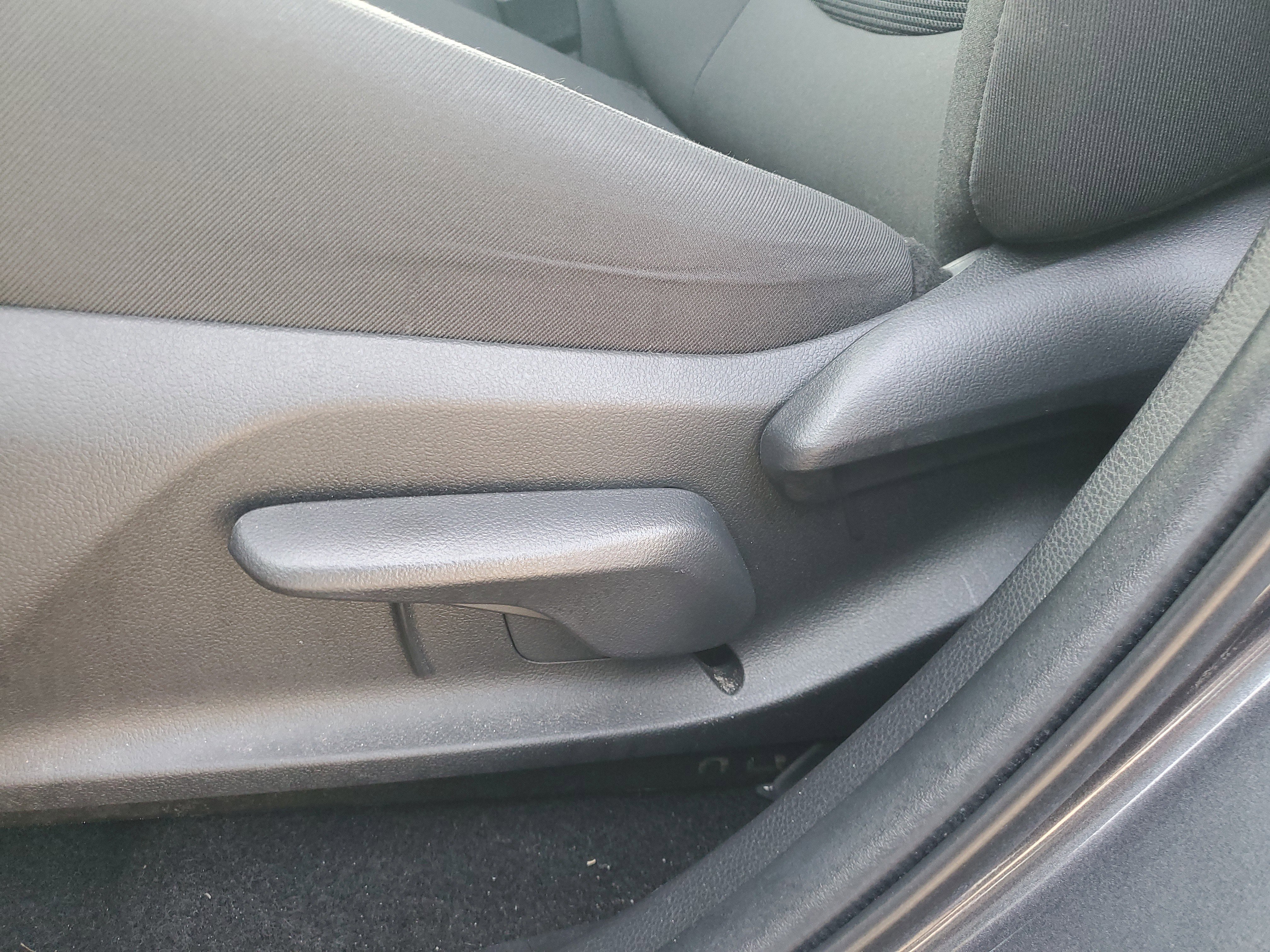 Used 2022 Toyota RAV4 LE image 14