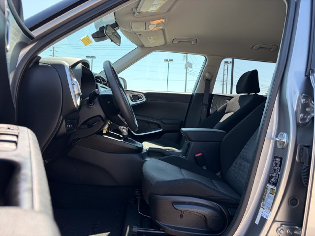 Certified 2023 Kia Soul LX w/ LX Technology Package FWD image 10