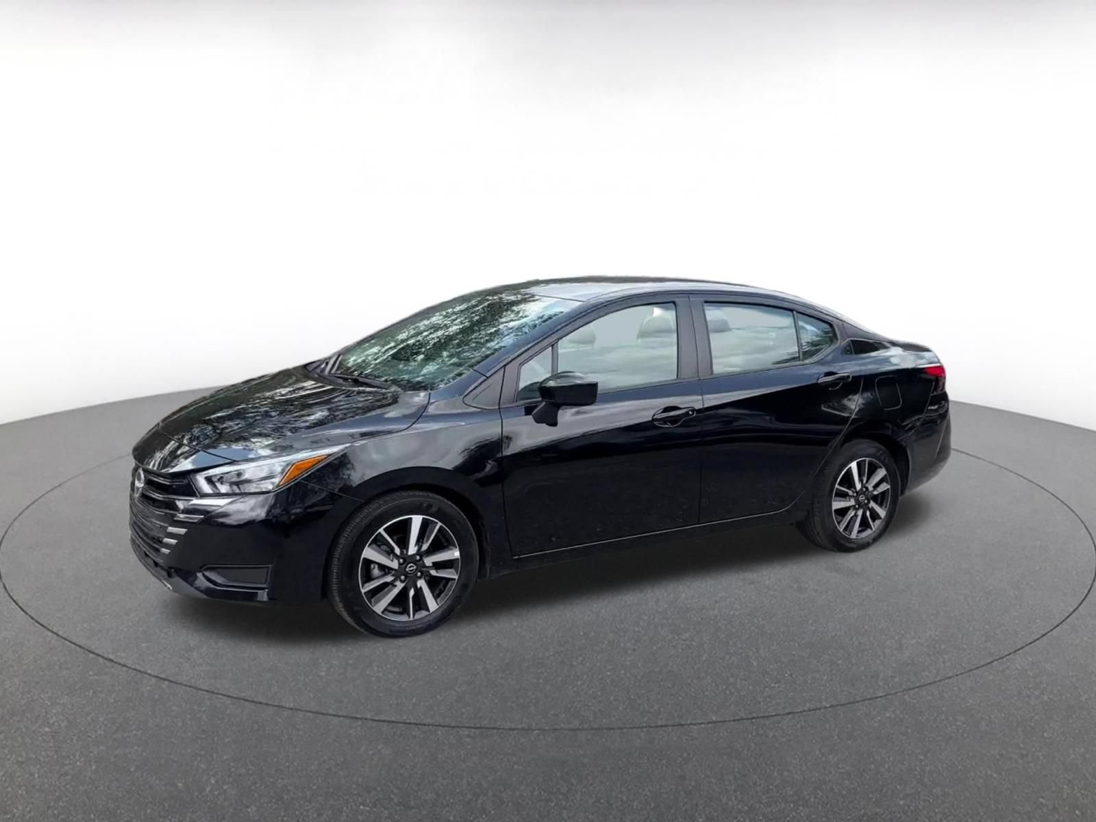 Used 2025 Nissan Versa SV FWD image 7