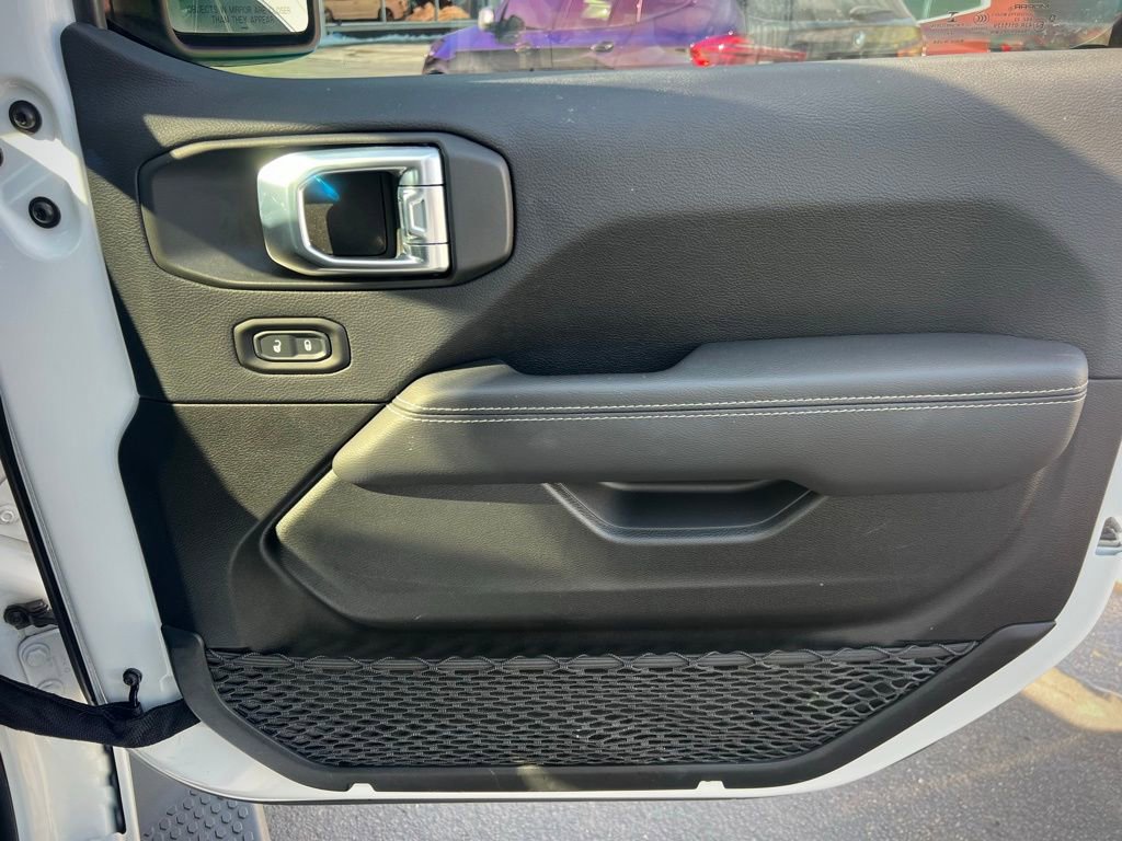 Used 2022 Jeep Wrangler Unlimited Sahara w/ Cold Weather Group image 34