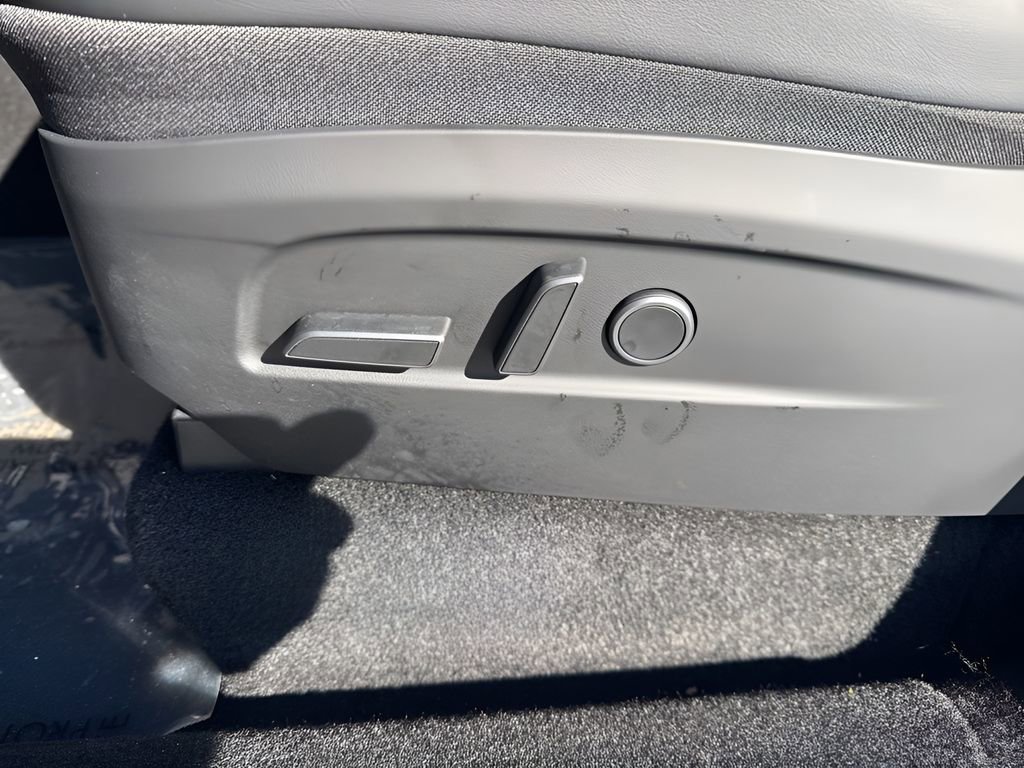 Used 2026 Tesla Model Y Long Range image 10