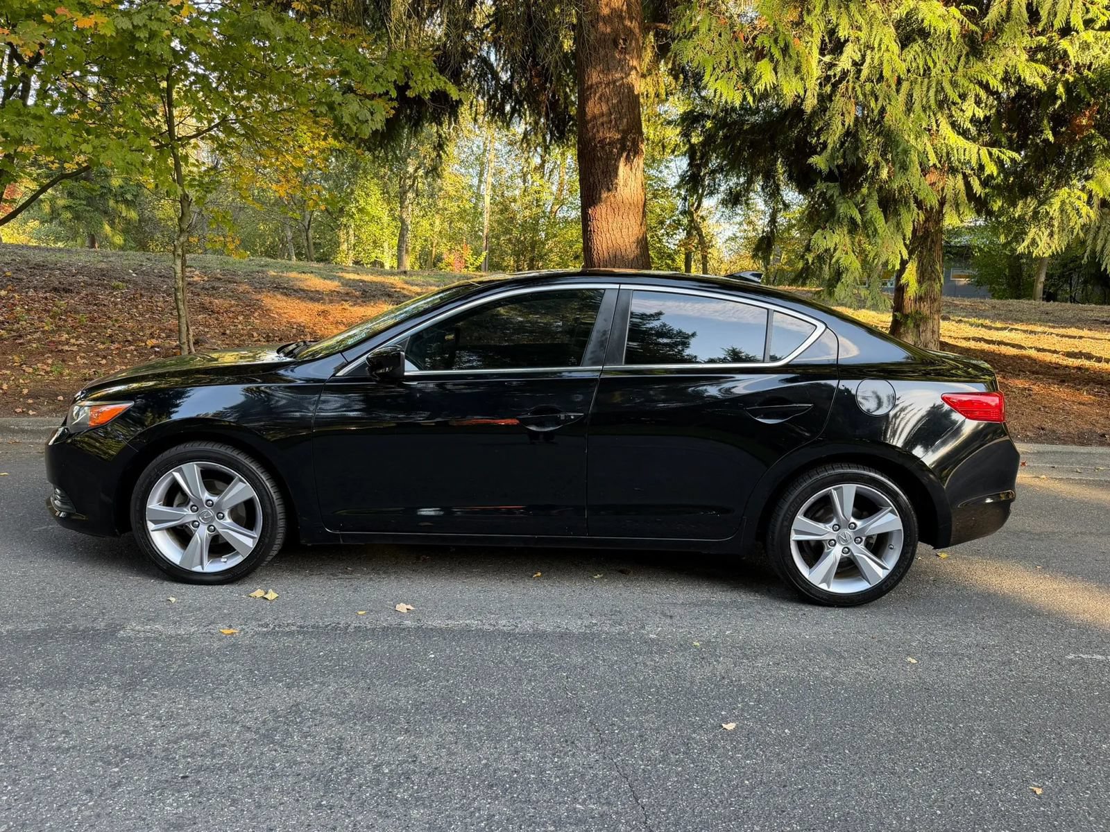 Used 2014 Acura ILX FWD image 2
