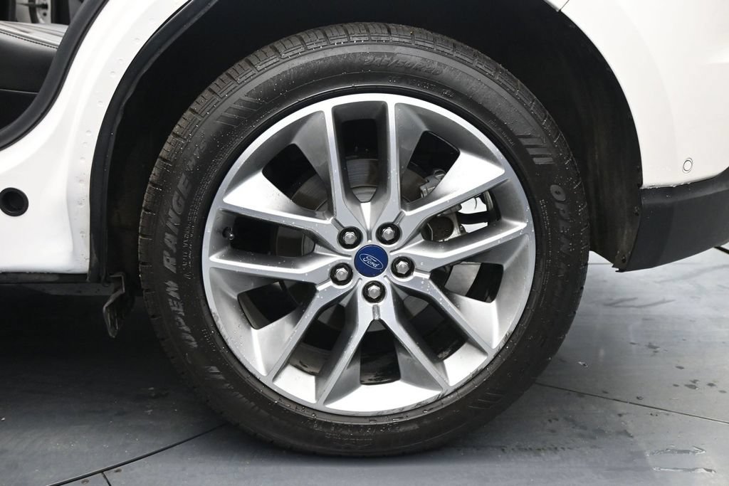 Used 2018 Ford Edge Titanium w/ Equipment Group 302A AWD/4WD image 23
