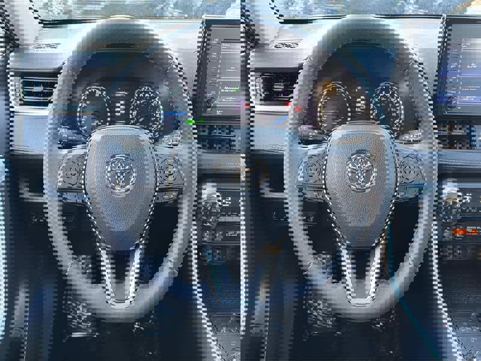 Used 2020 Toyota RAV4 XLE image 12