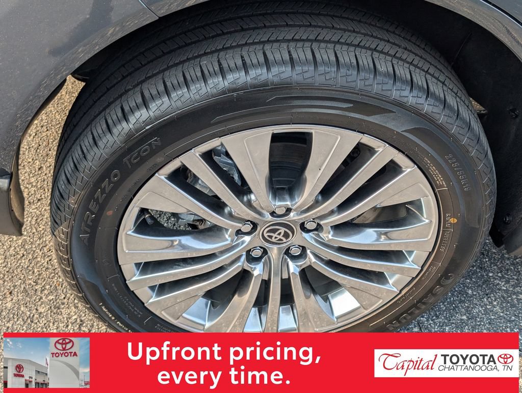 Used 2024 Toyota Venza XLE AWD/4WD image 9