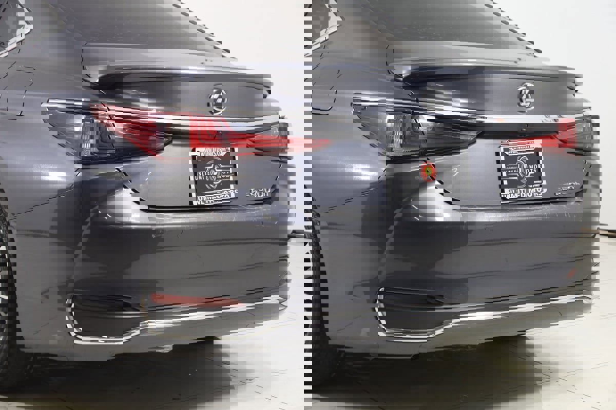 Used 2023 Lexus ES 300h w/ Premium Package image 23